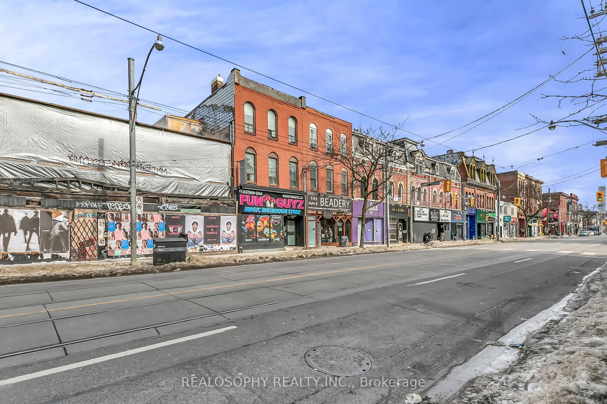 518 Queen Street W