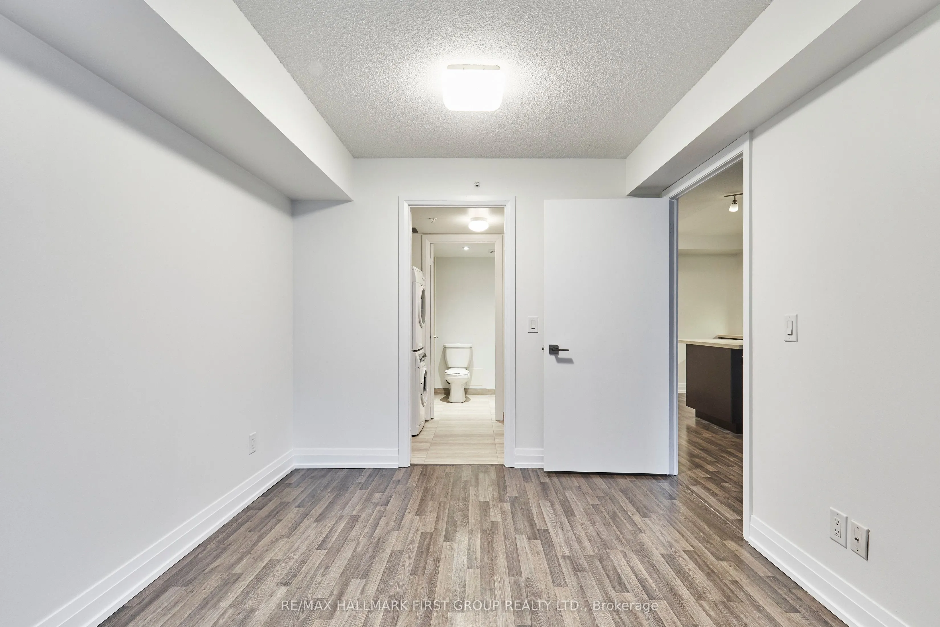 555 Wilson Avenue, #E402