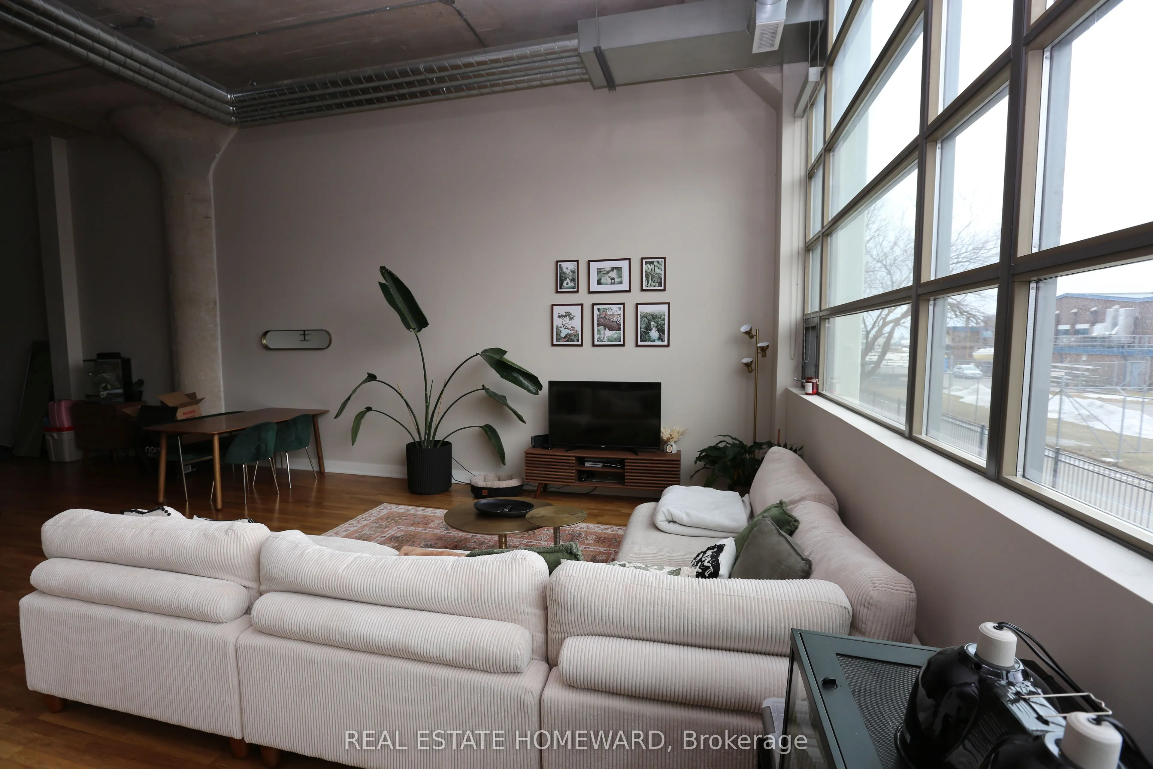 637 Lake Shore Boulevard W, #104