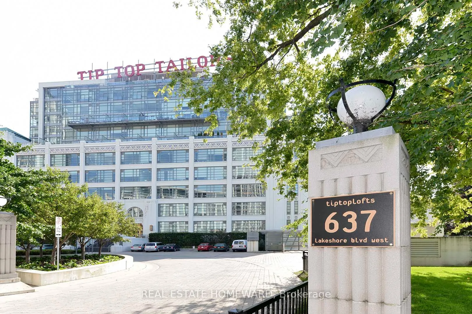 637 Lake Shore Boulevard W, #104