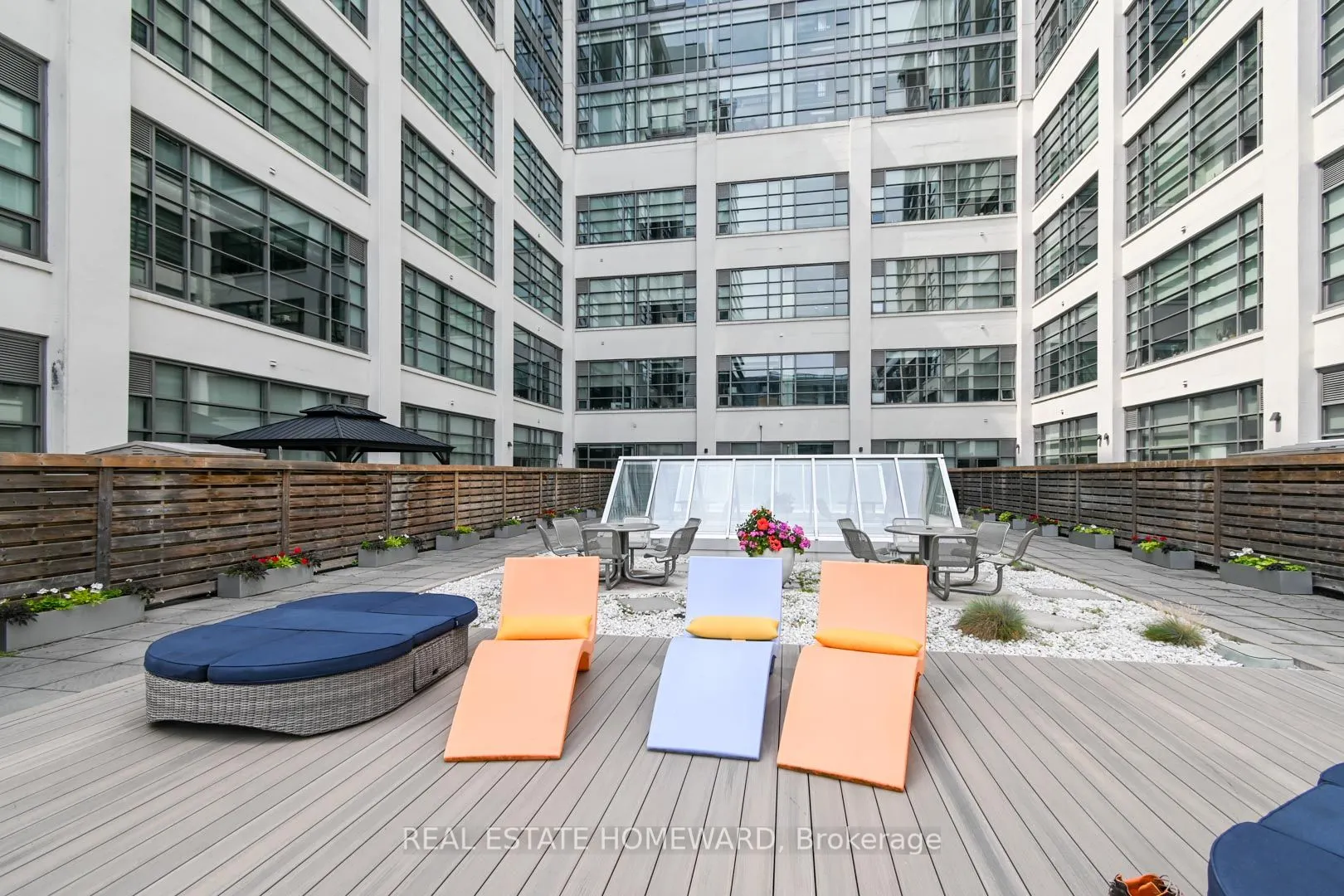 637 Lake Shore Boulevard W, #104