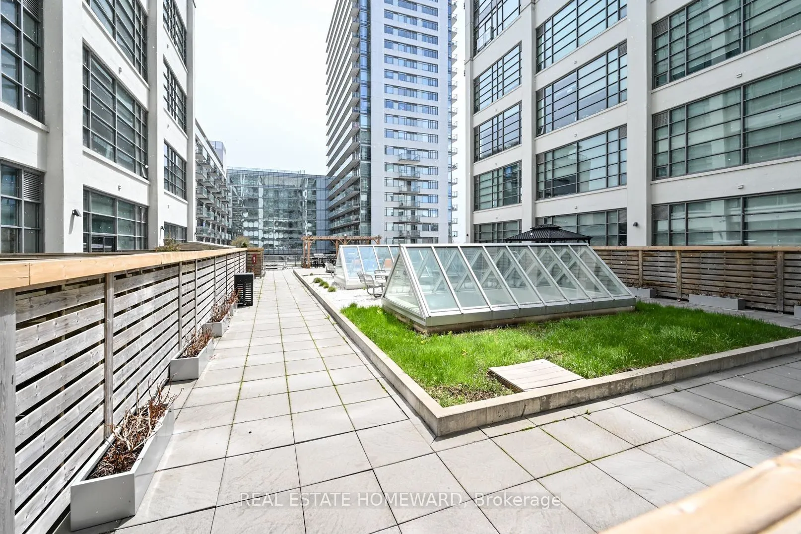 637 Lake Shore Boulevard W, #104