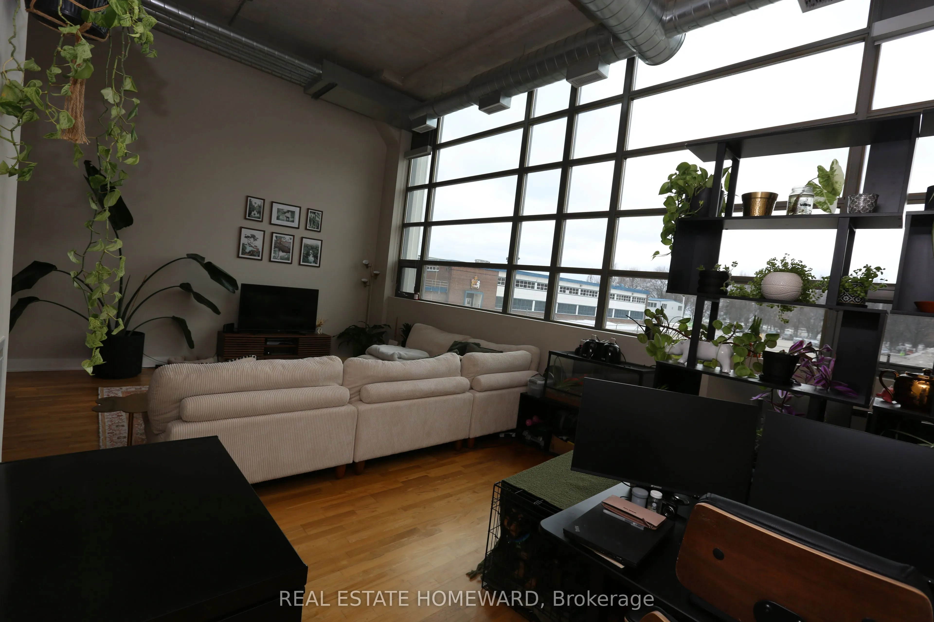 637 Lake Shore Boulevard W, #104