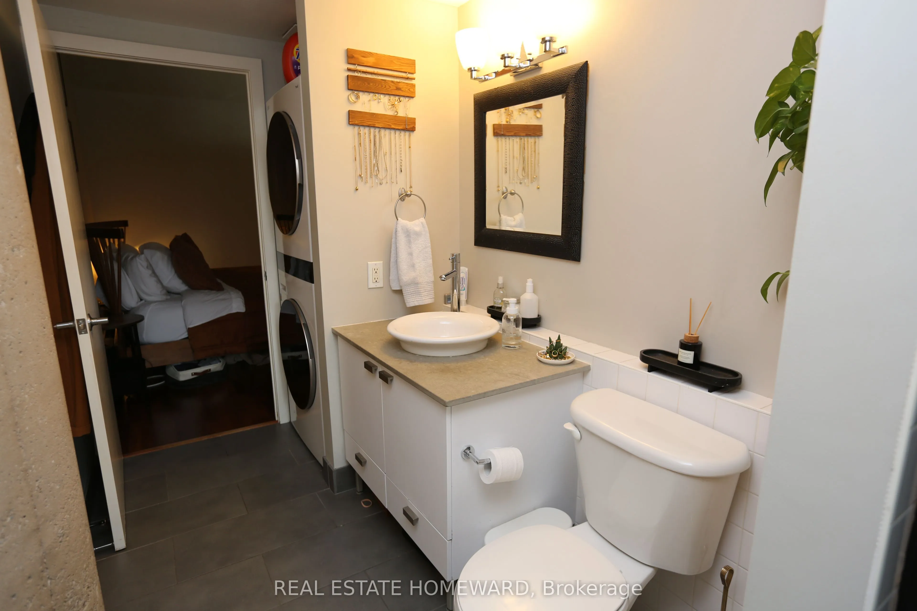 637 Lake Shore Boulevard W, #104