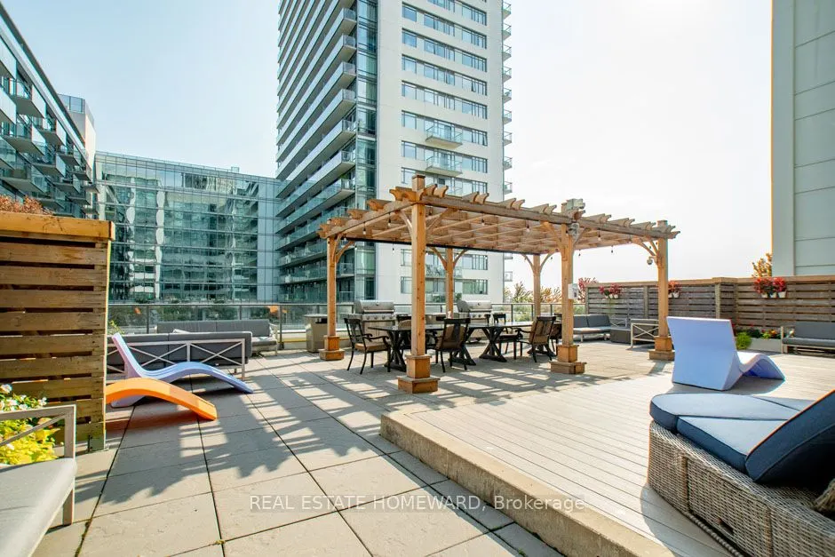 637 Lake Shore Boulevard W, #104