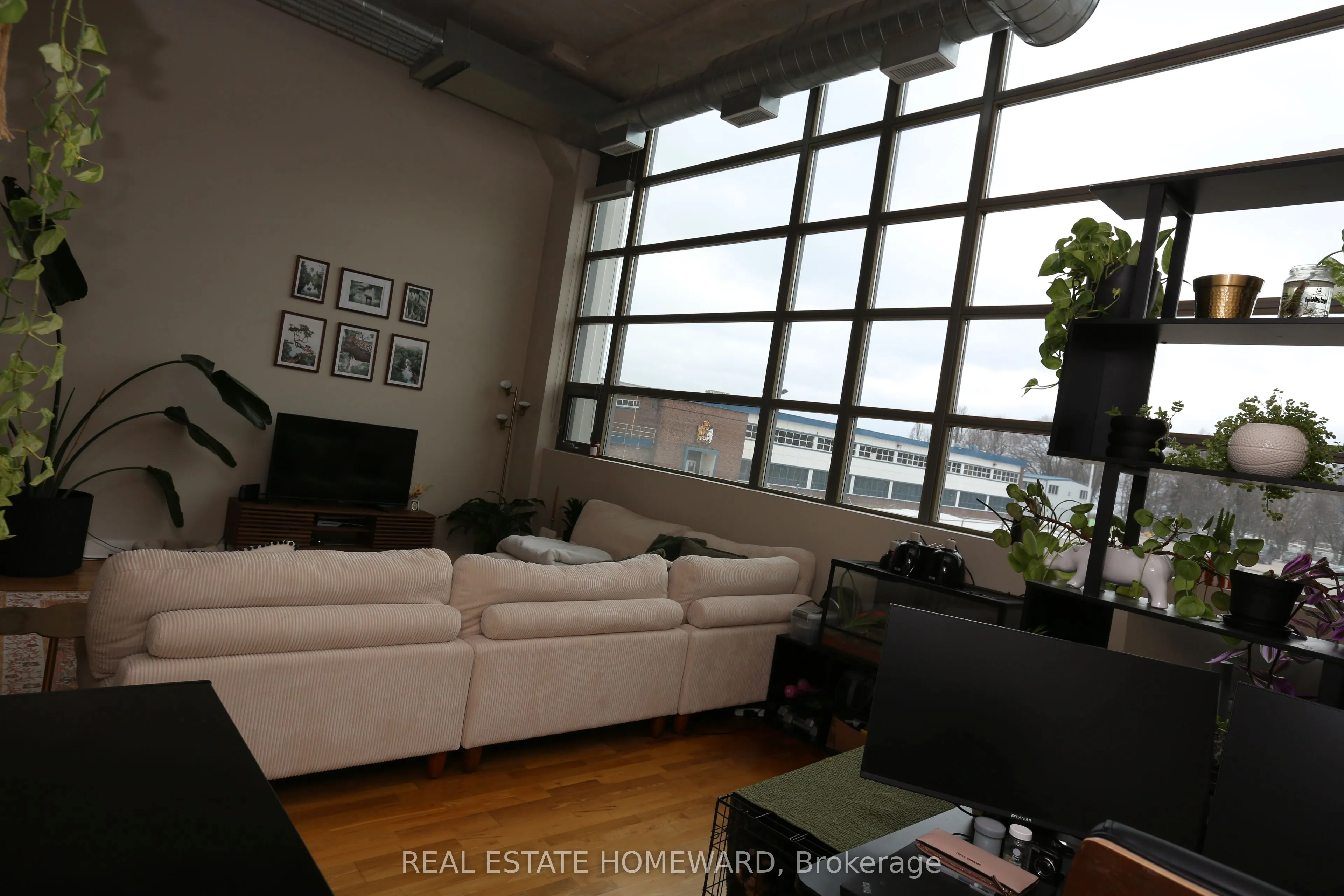 637 Lake Shore Boulevard W, #104