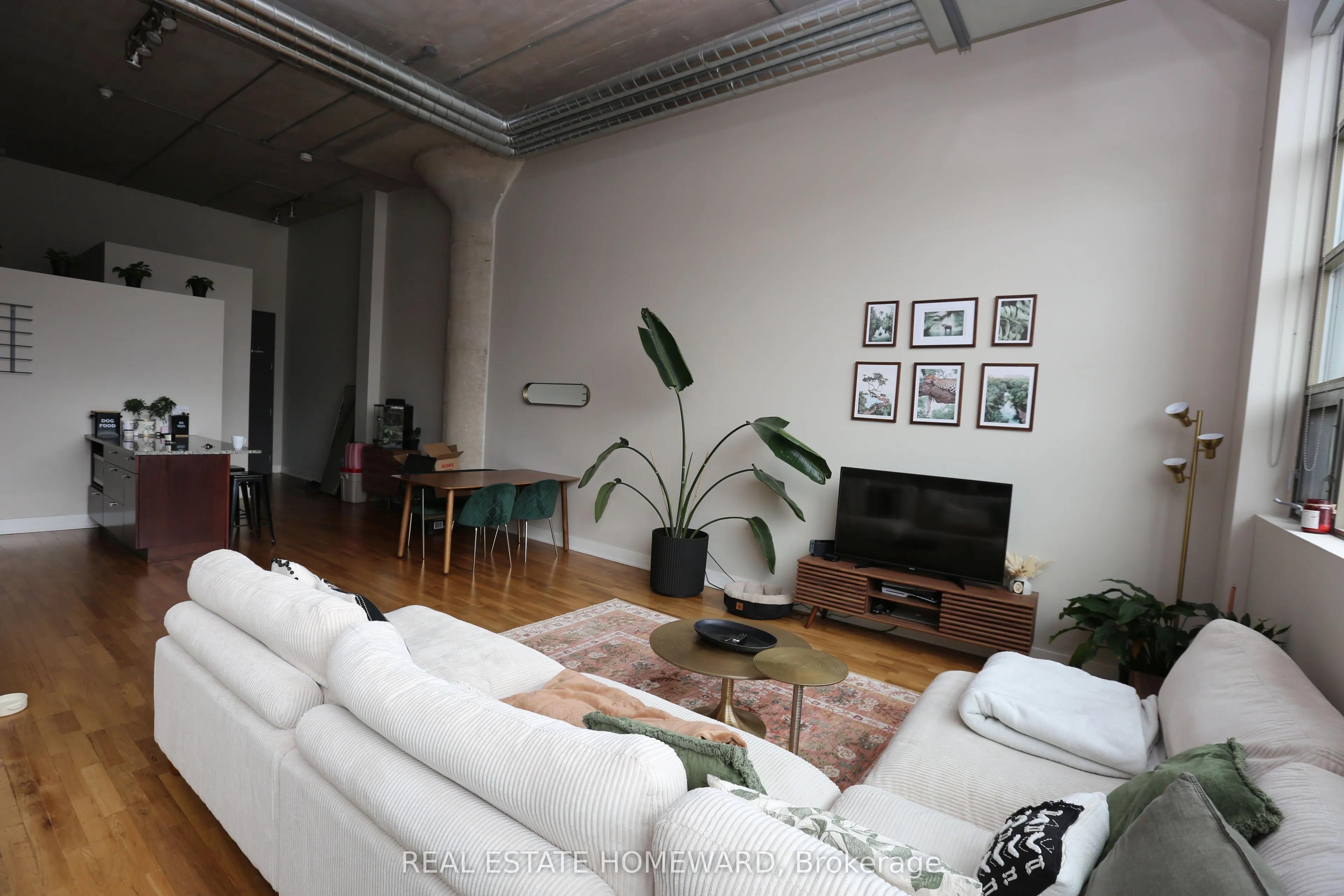 637 Lake Shore Boulevard W, #104