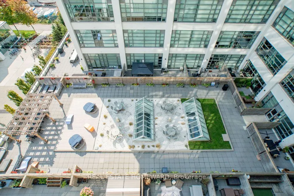 637 Lake Shore Boulevard W, #104