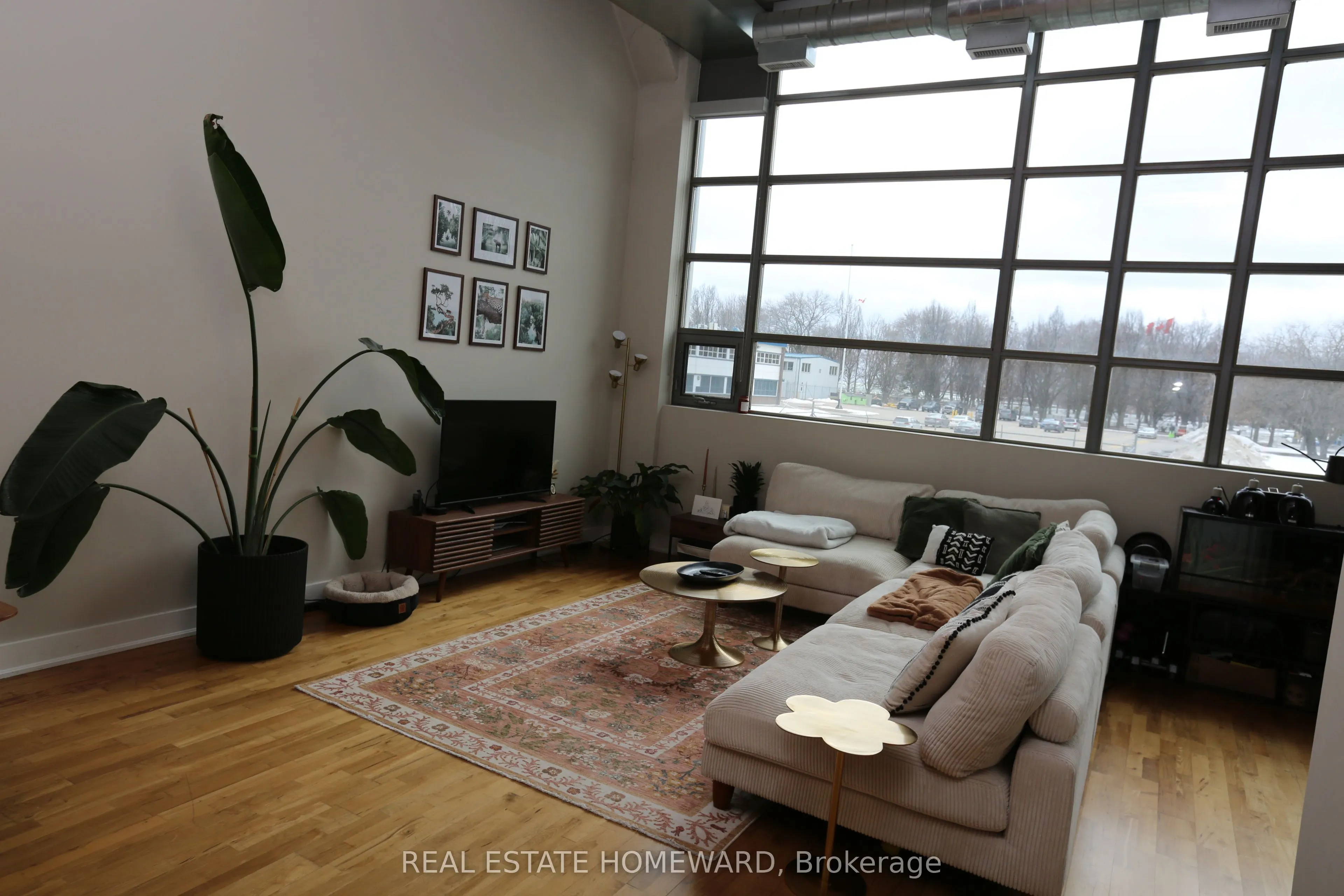 637 Lake Shore Boulevard W, #104