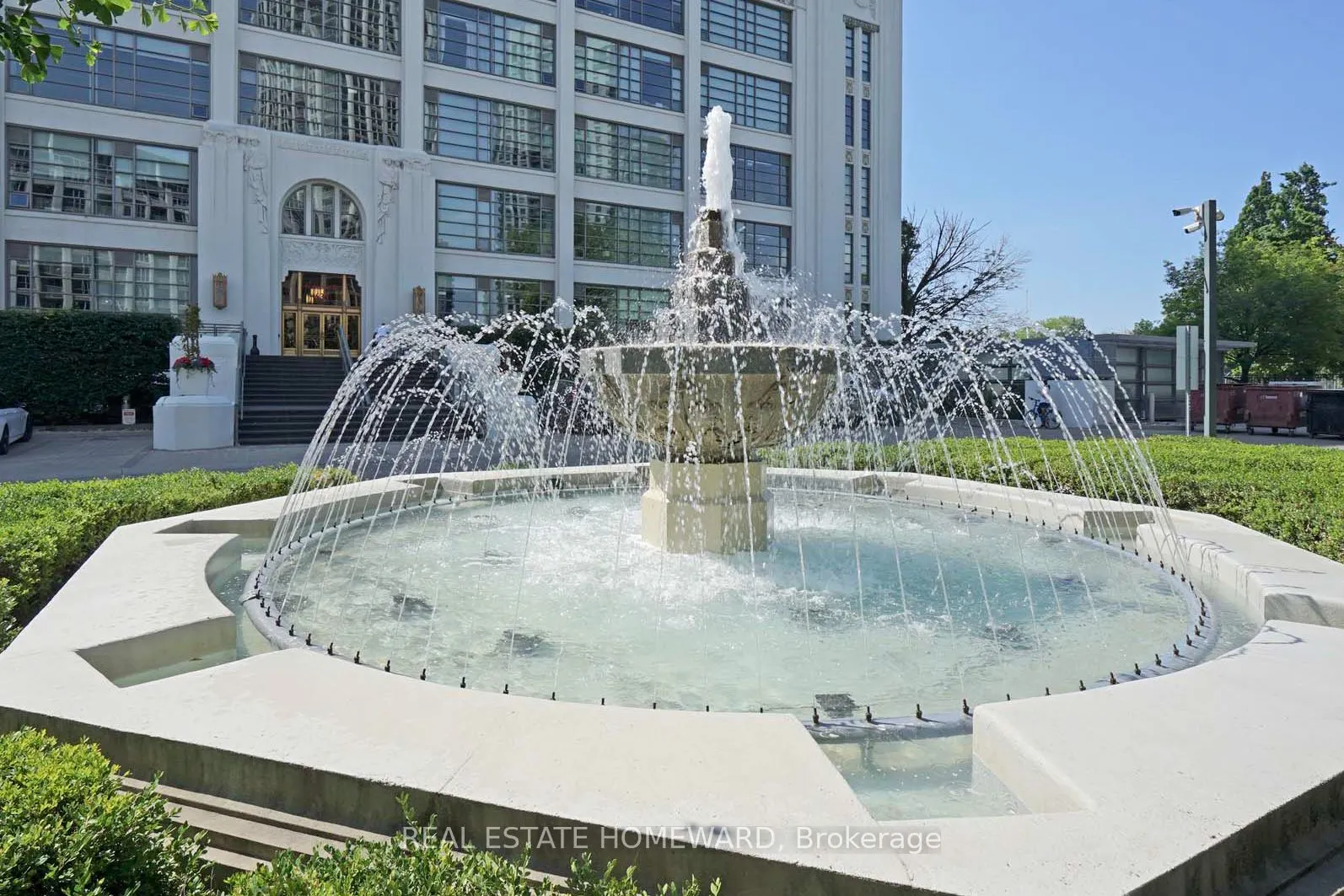 637 Lake Shore Boulevard W, #104