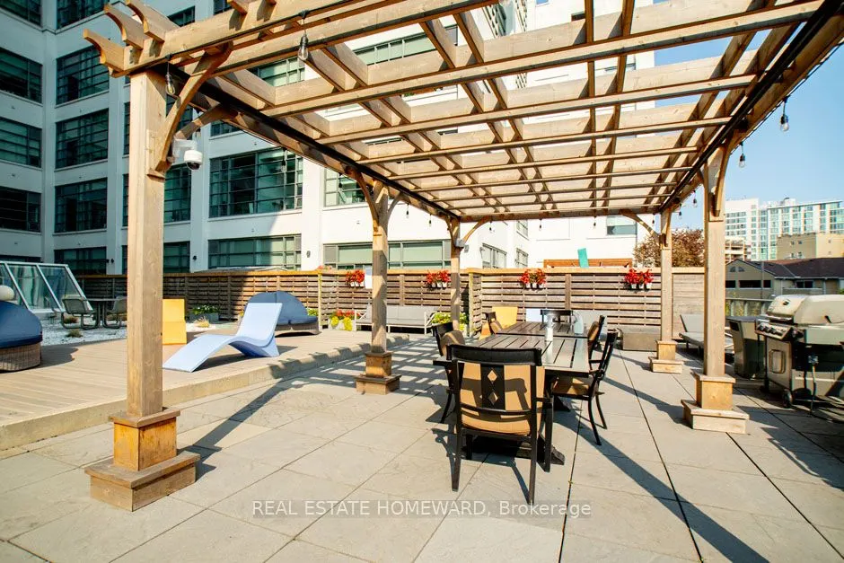 637 Lake Shore Boulevard W, #104