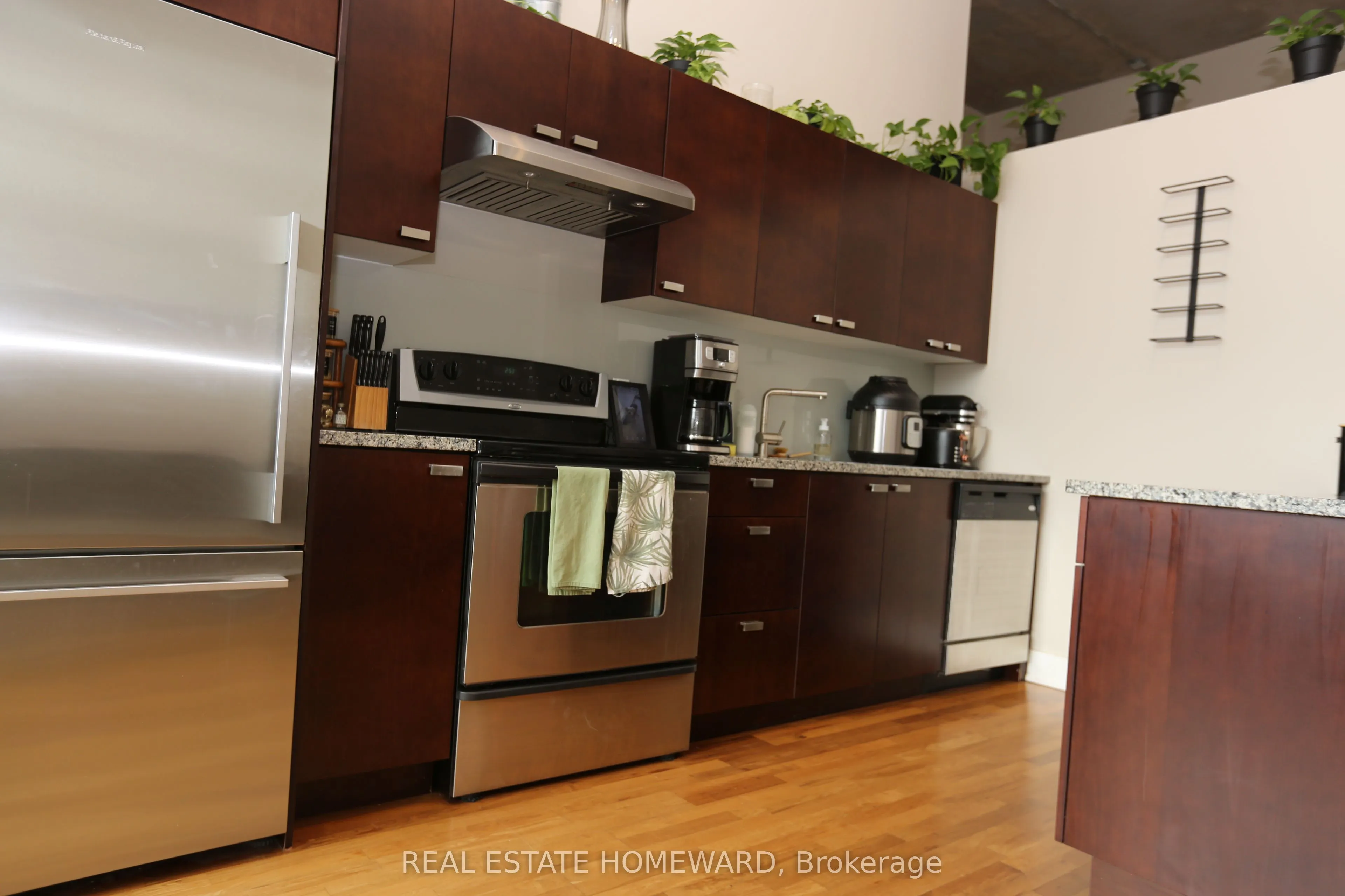637 Lake Shore Boulevard W, #104