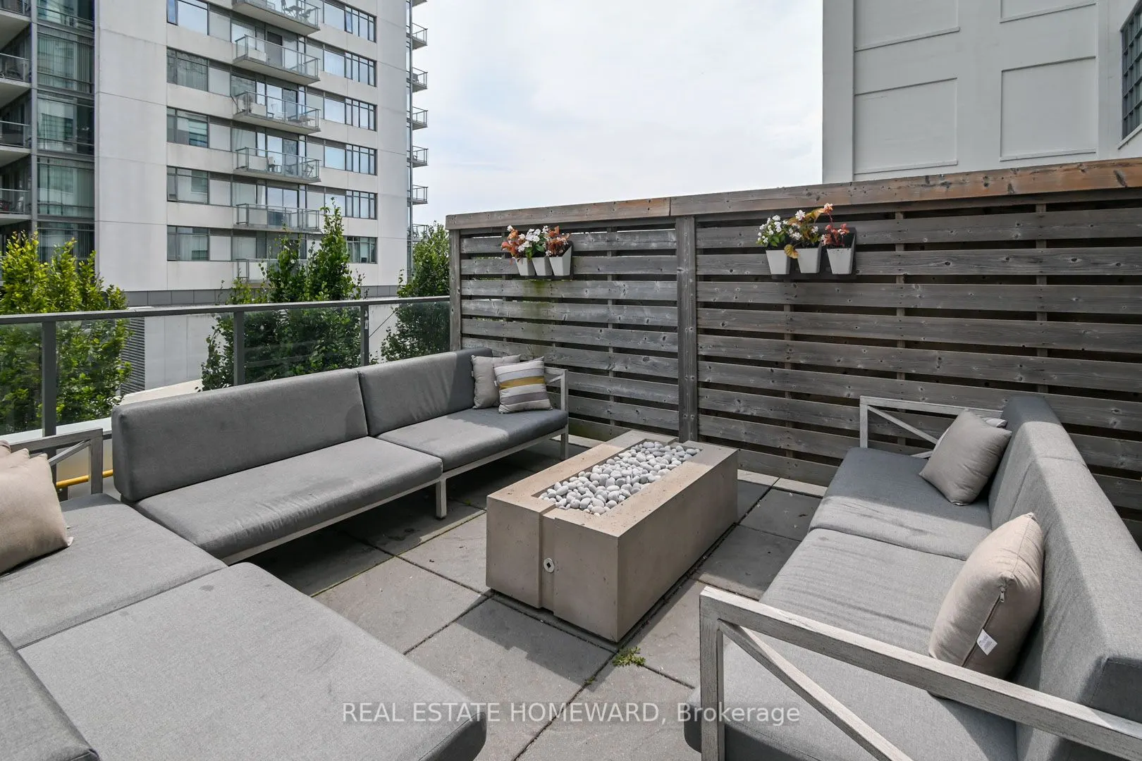 637 Lake Shore Boulevard W, #104