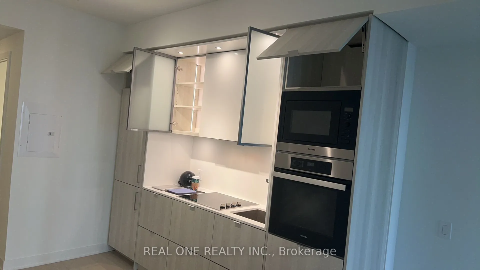 11 Yorkville Avenue, #1308