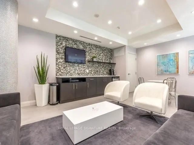 17 Kenaston Gardens, #402