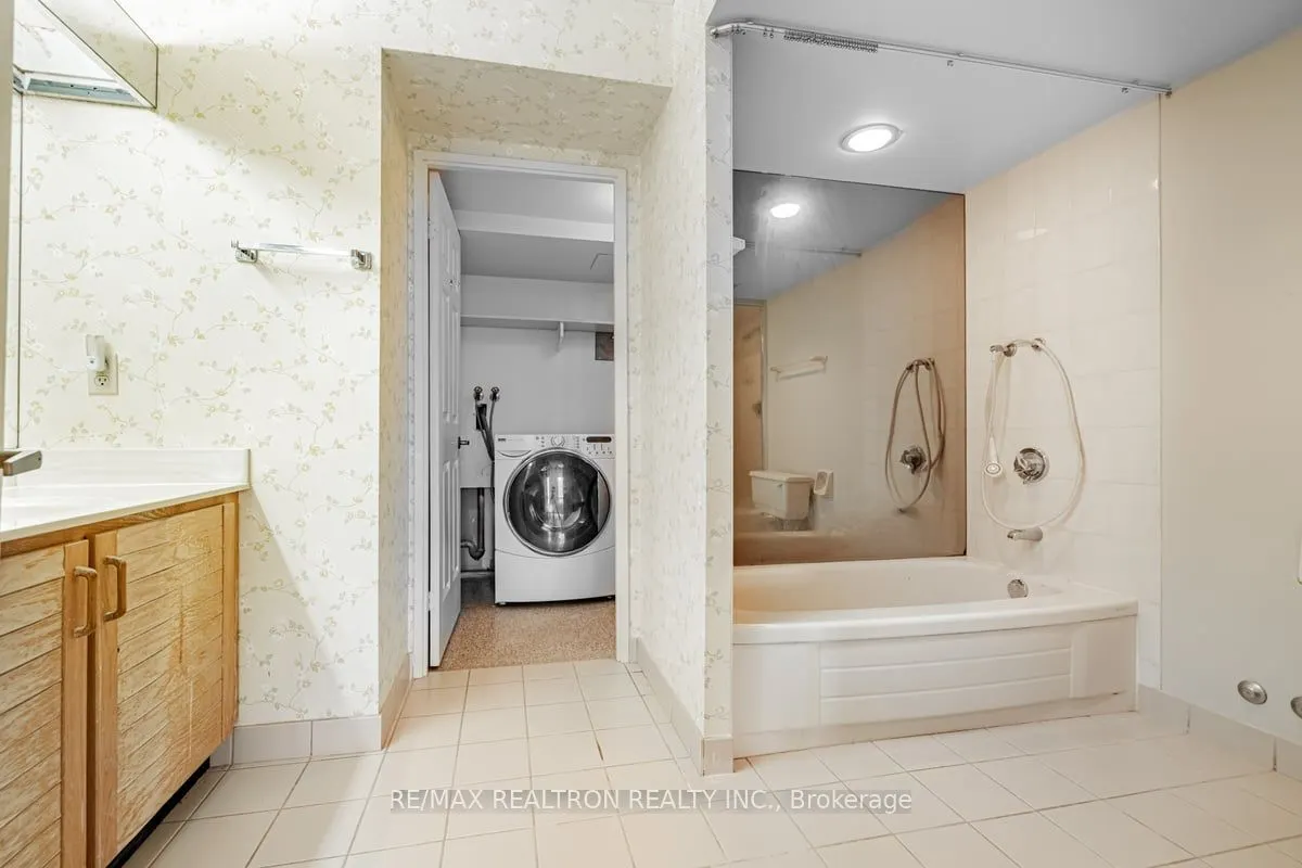 5444 Yonge Street #1810