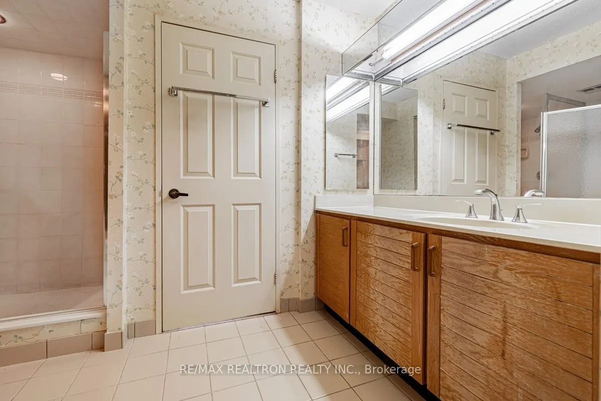 5444 Yonge Street #1810