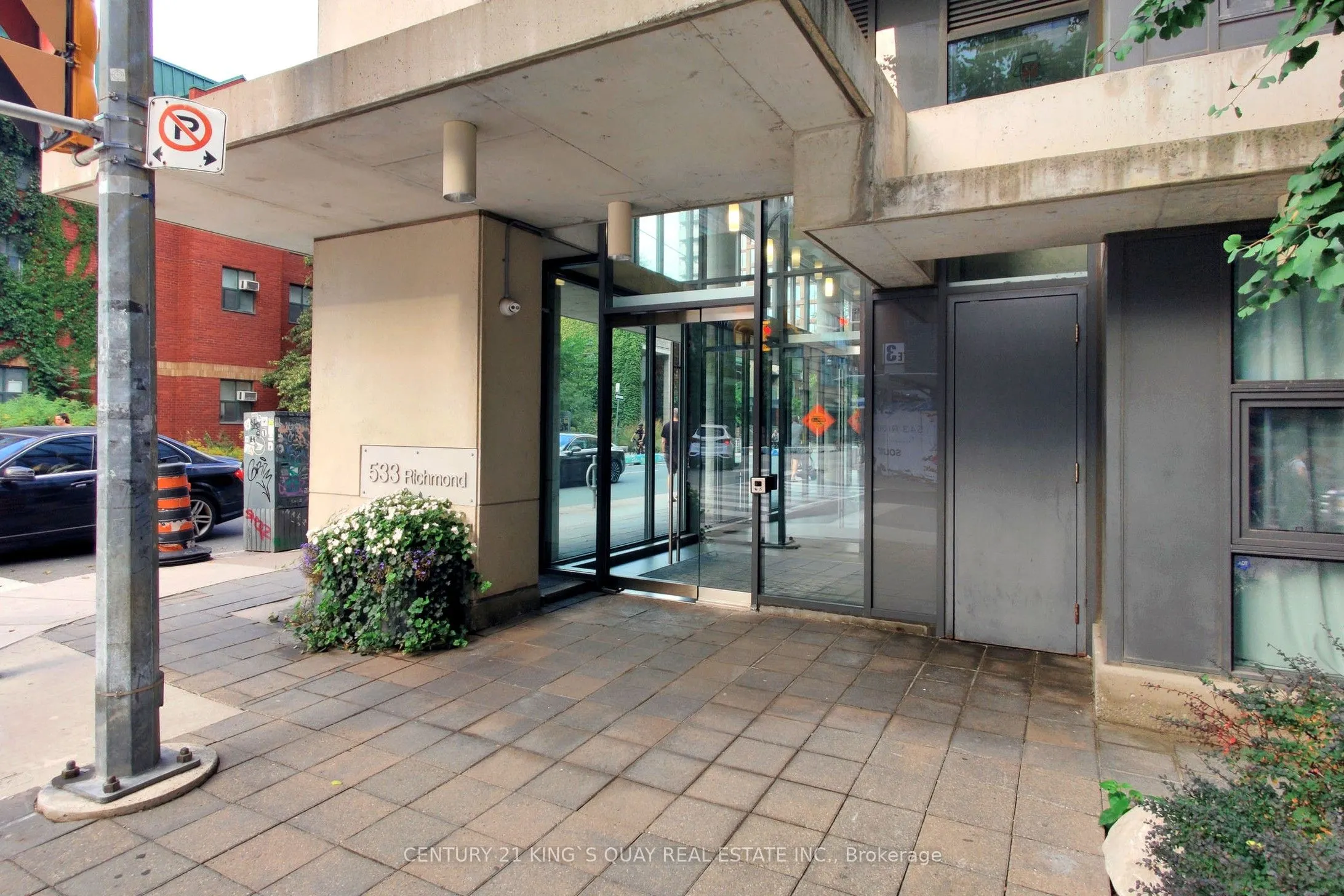 533 Richmond Street W, #403