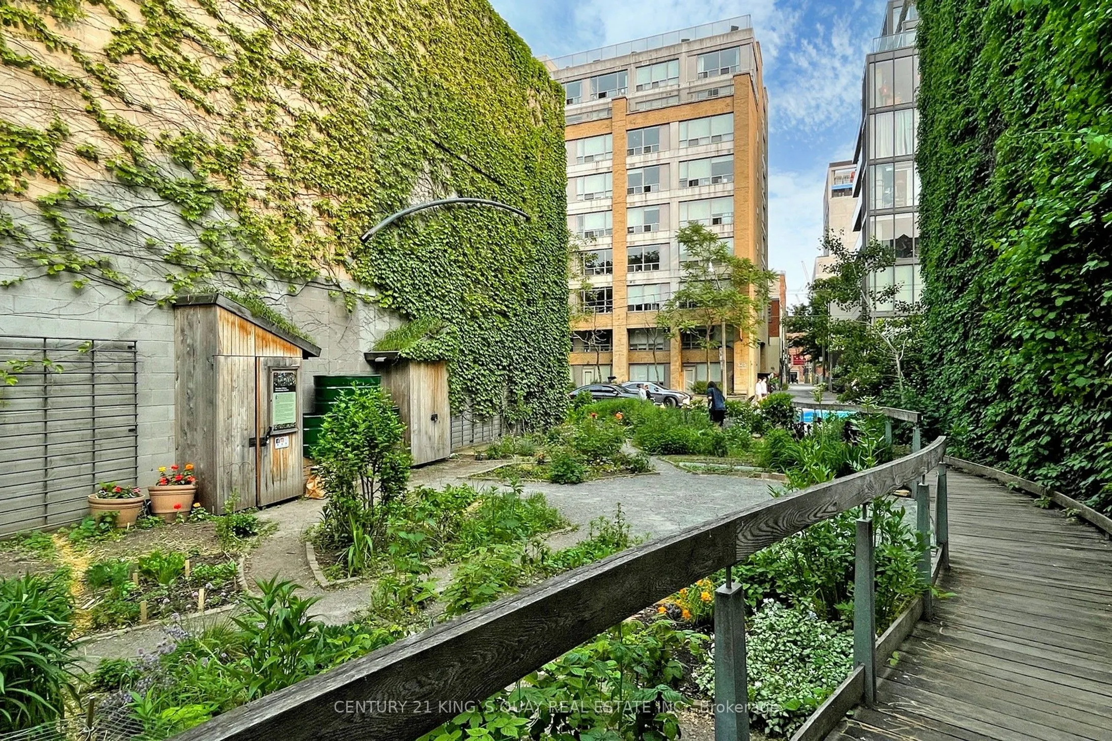 533 Richmond Street W, #403