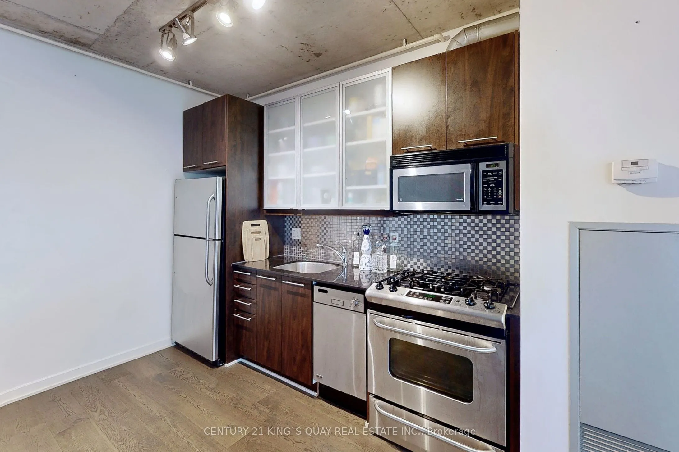 533 Richmond Street W, #403