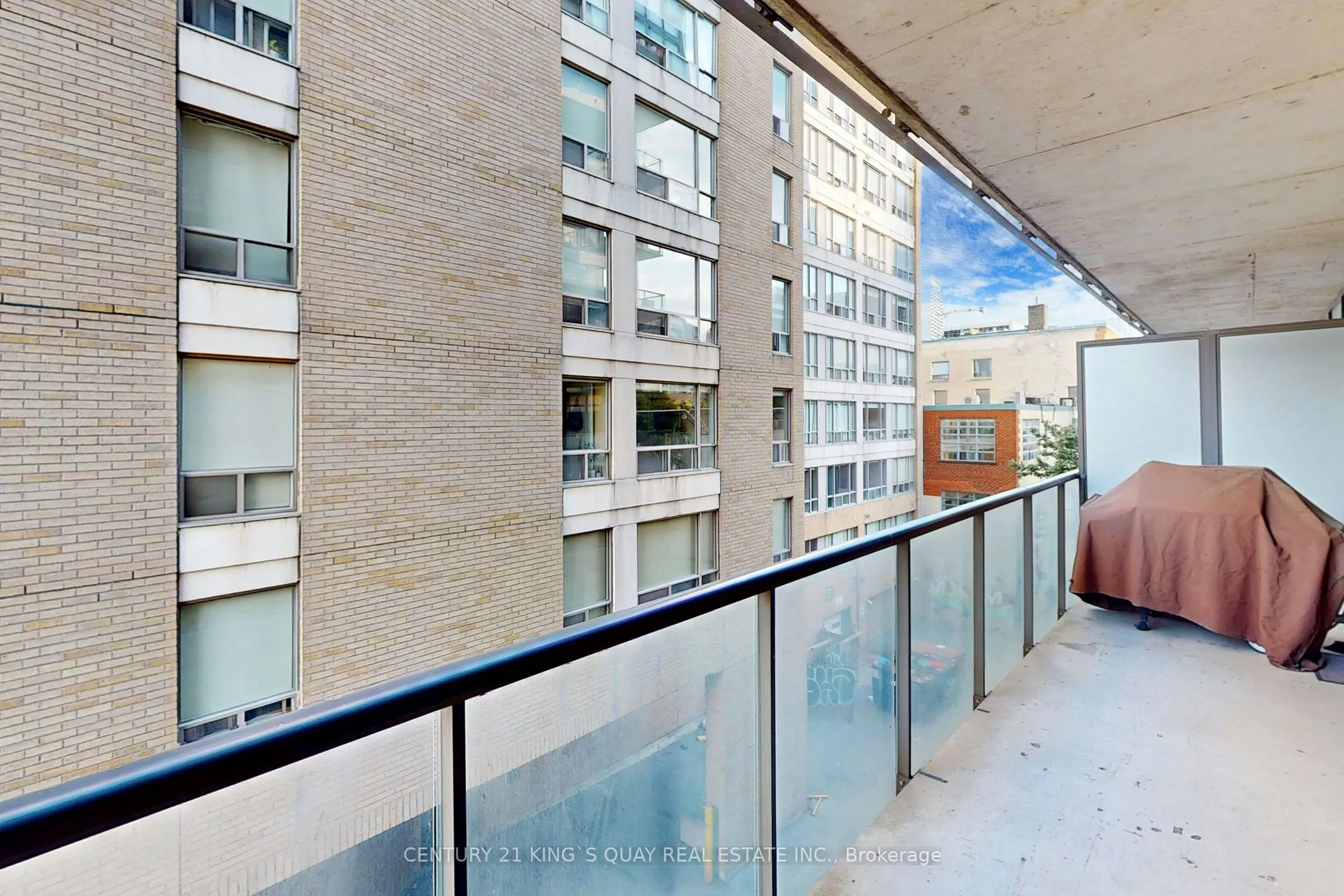533 Richmond Street W, #403