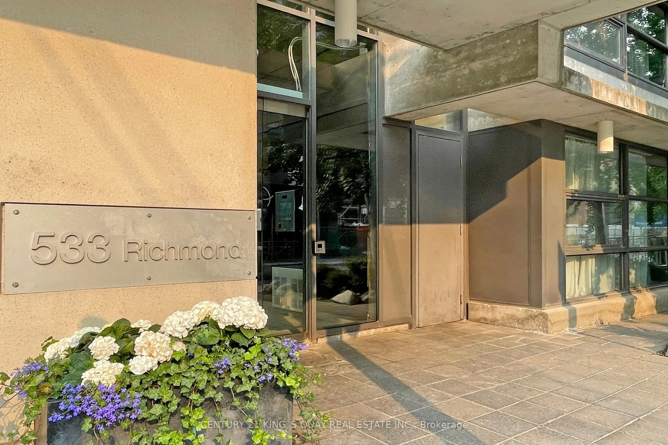 533 Richmond Street W, #403