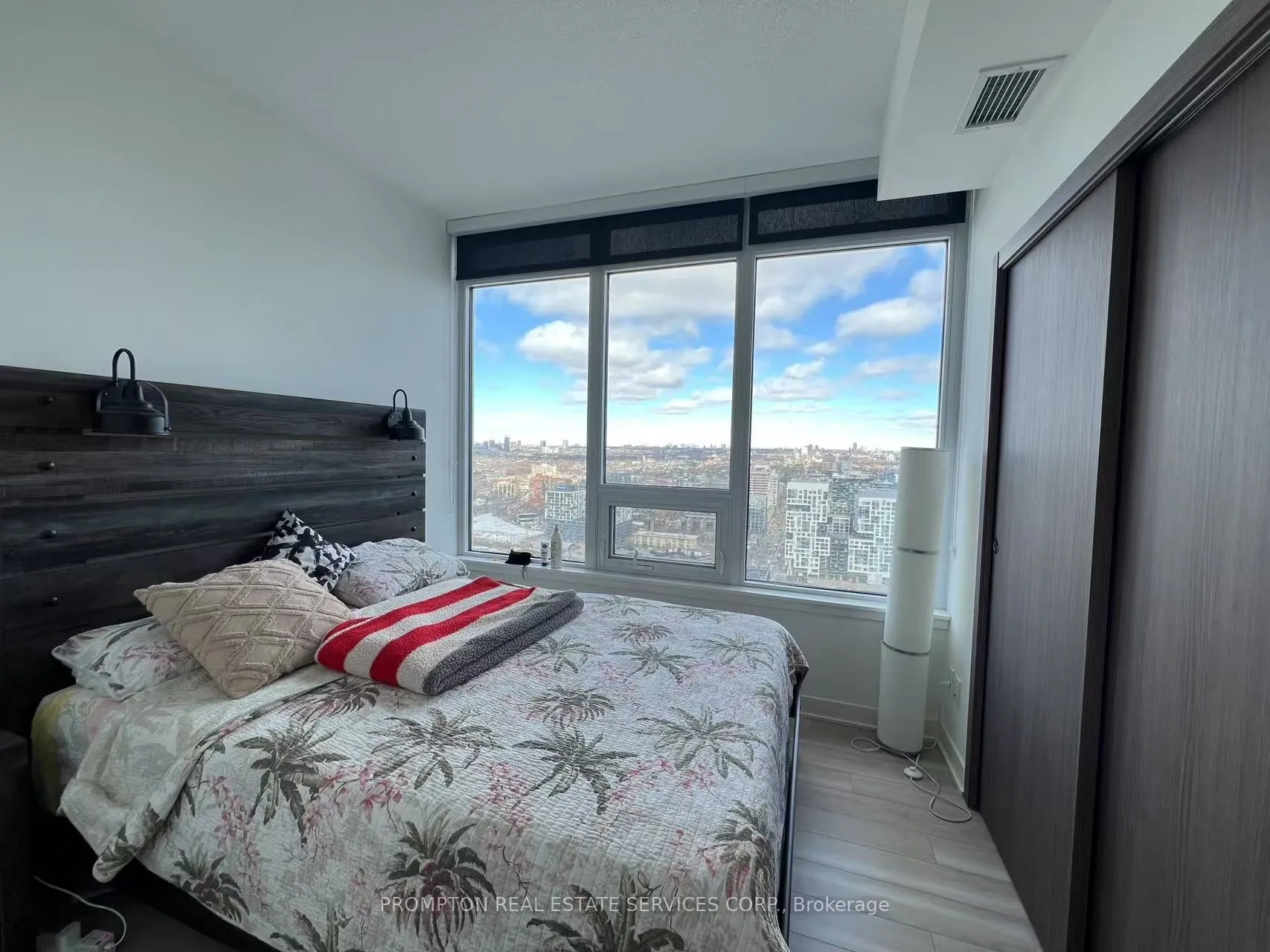 19 Bathurst Street, #3805