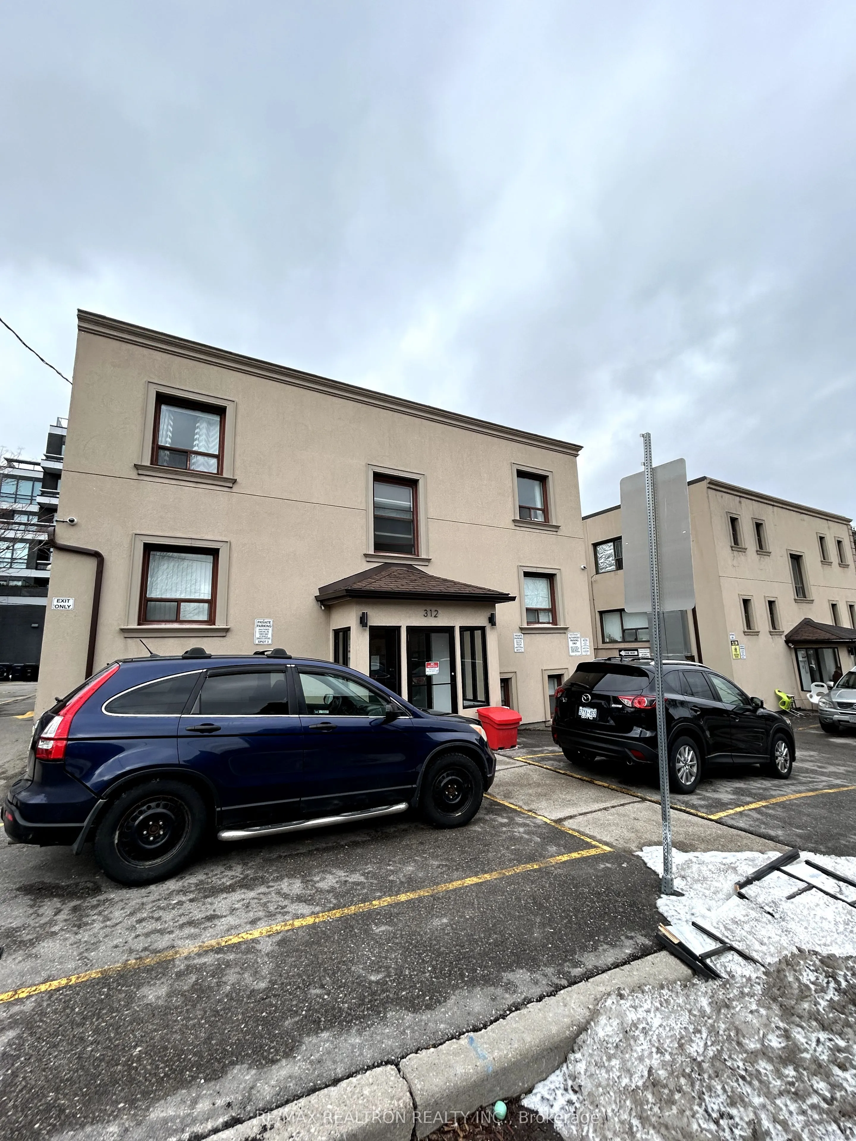 312 Douglas Avenue, #202
