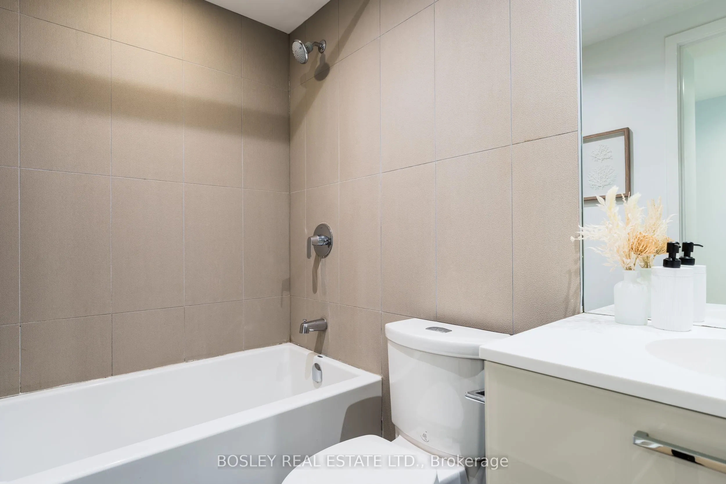 15 Grenville Street, #1206