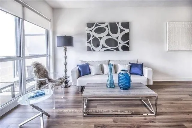 210 Simcoe Street, #1804