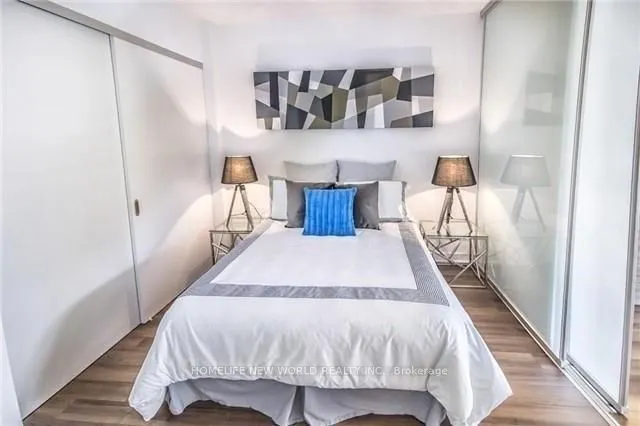 210 Simcoe Street, #1804