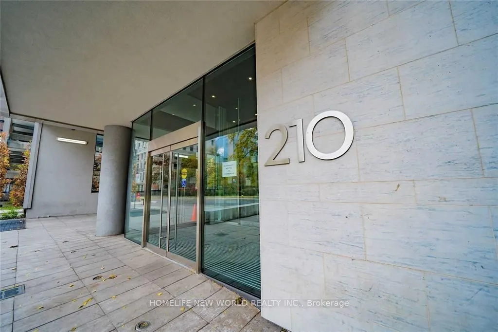 210 Simcoe Street, #1804