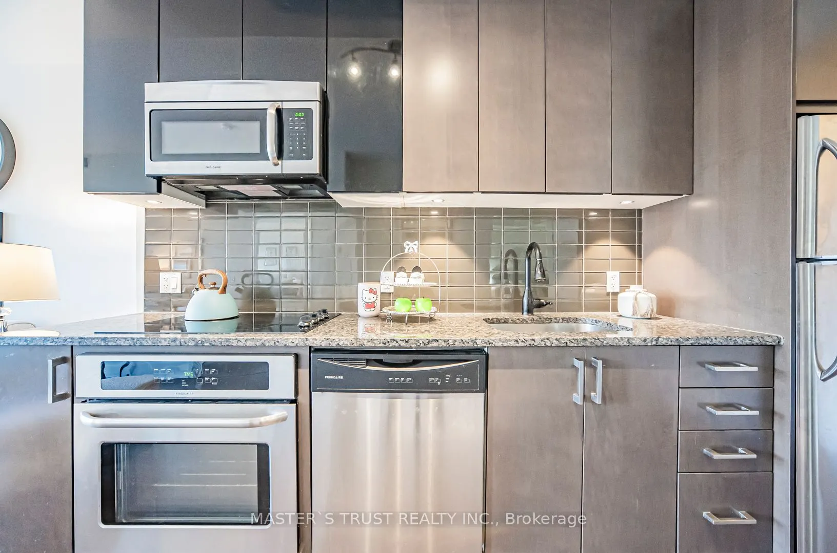 89 Dunfield Avenue #801