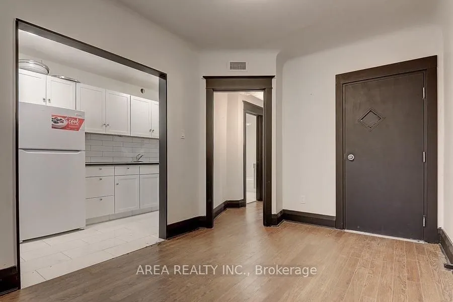 2587 Yonge Street, #02