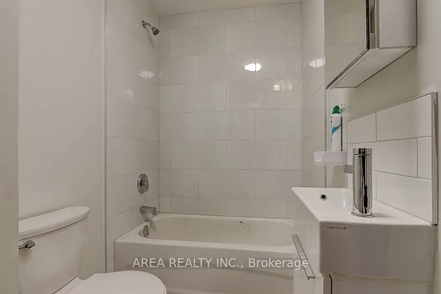 2587 Yonge Street, #02