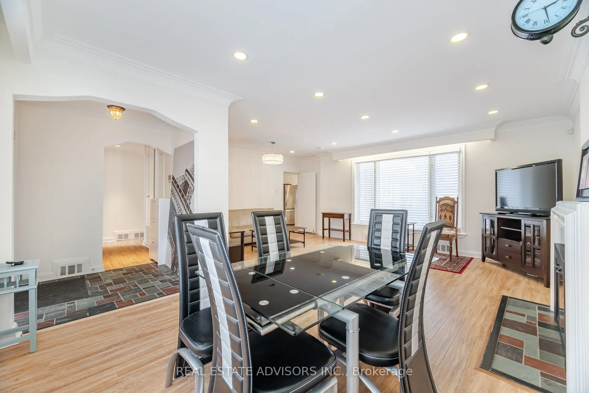 7 Foxwarren Drive