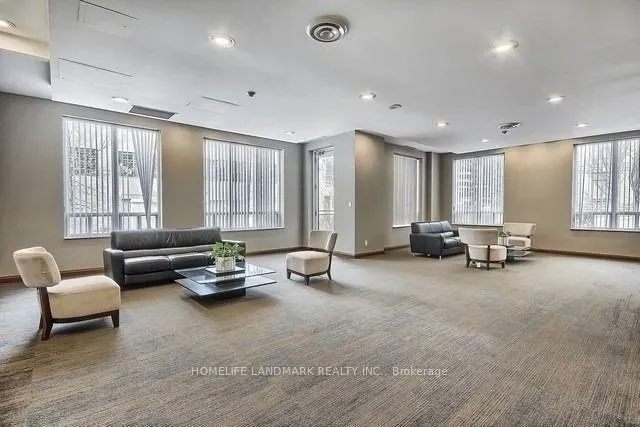 256 Doris Avenue, #301