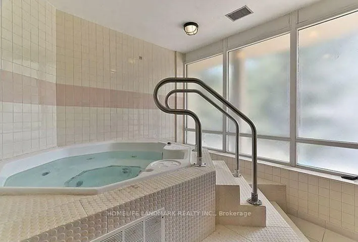 256 Doris Avenue, #301