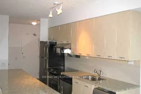 15 Singer Court, #308