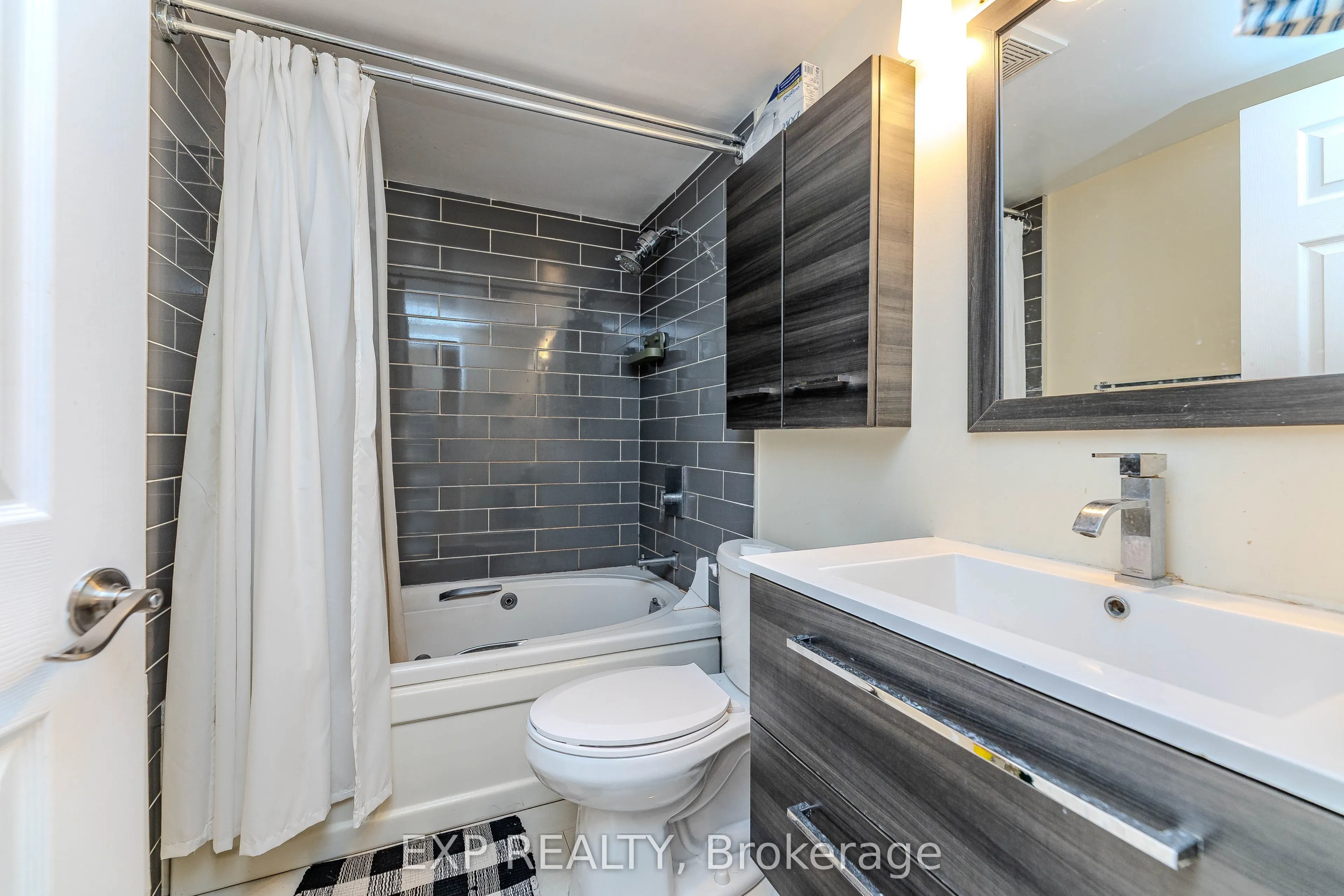 1055 Bay Street, #1515