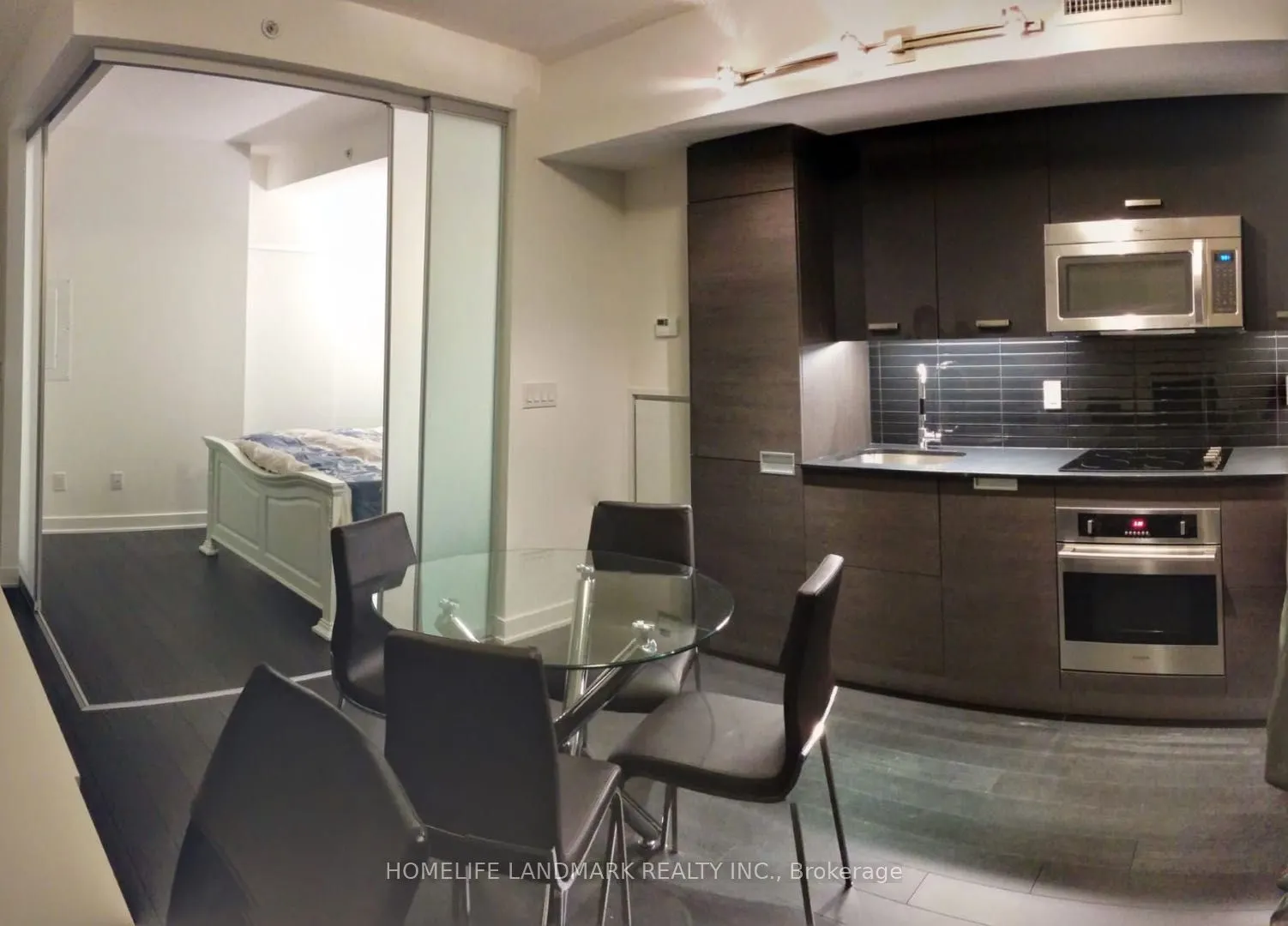 210 Simcoe Street, #512