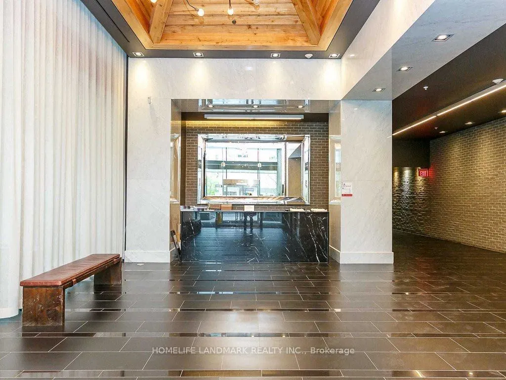210 Simcoe Street, #512
