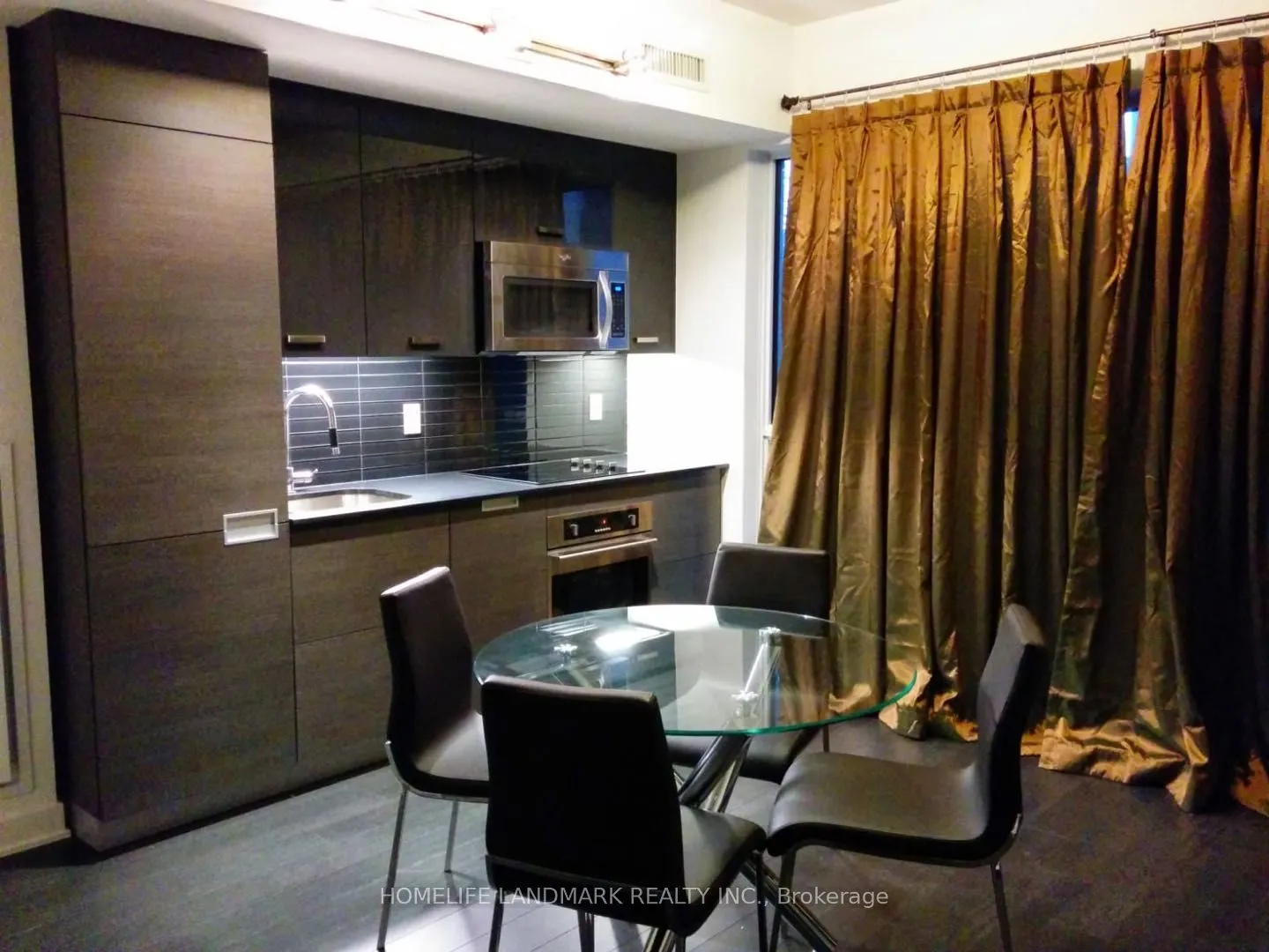 210 Simcoe Street, #512