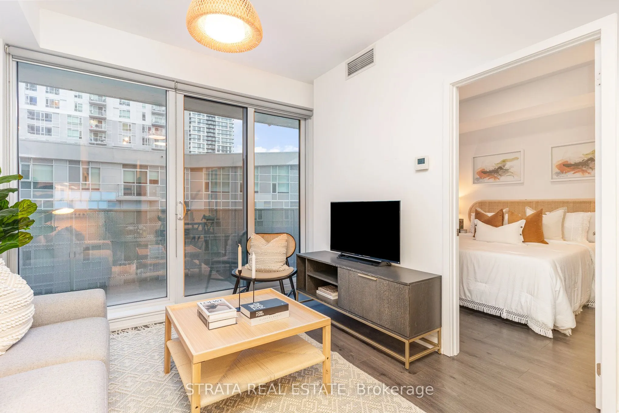 20 Tubman Avenue E, #808
