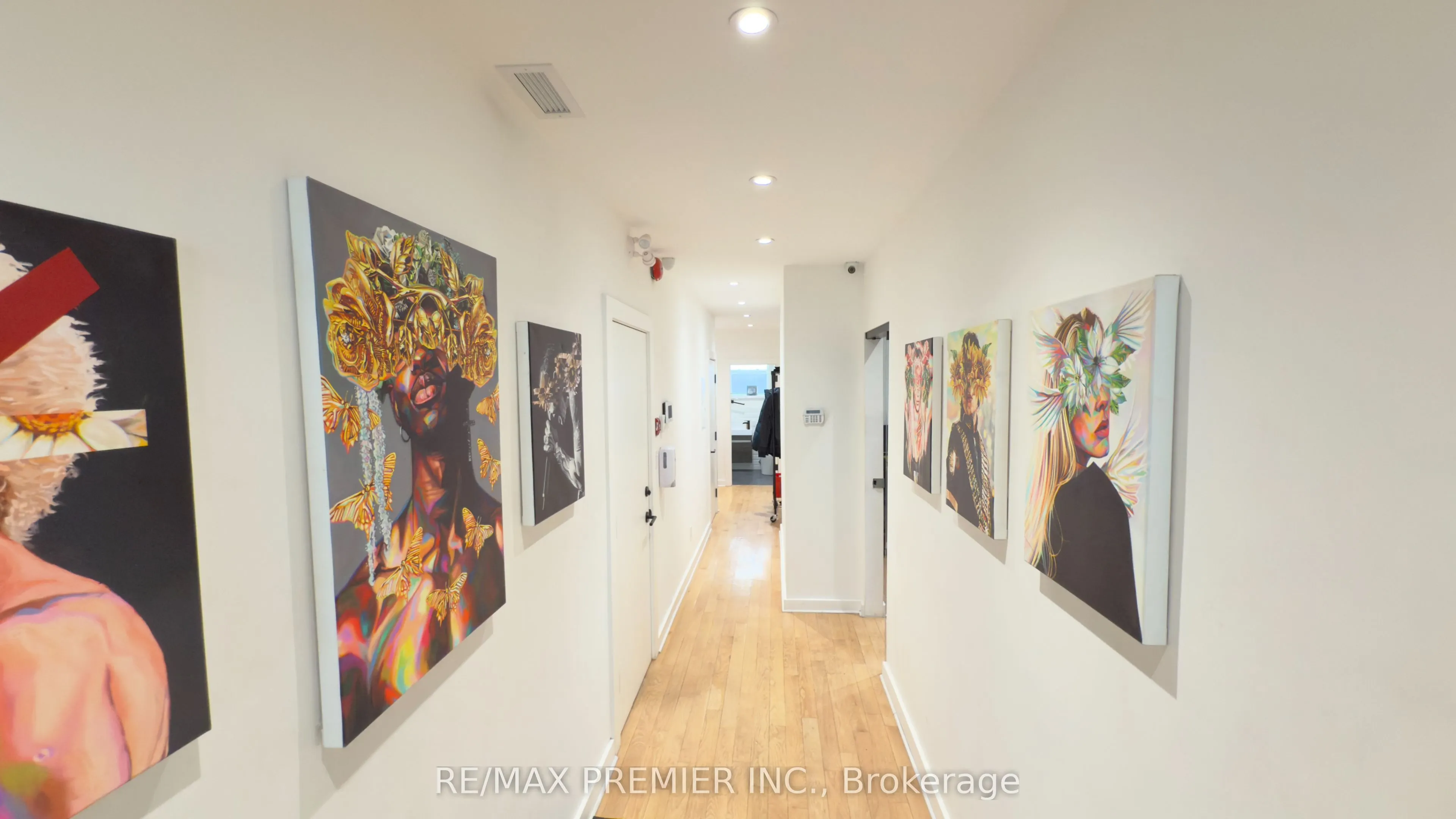 563 Bloor Street W