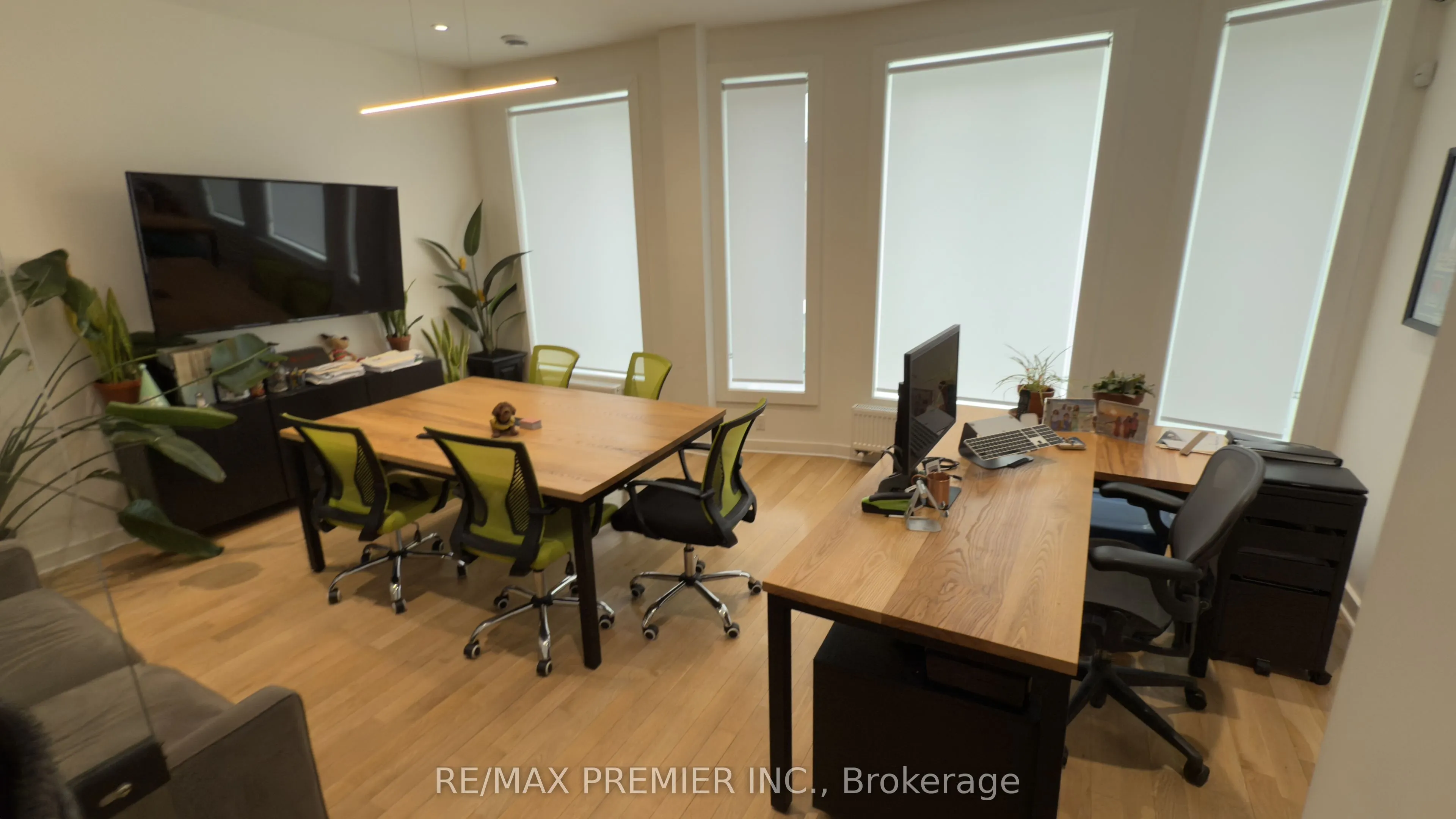 563 Bloor Street W
