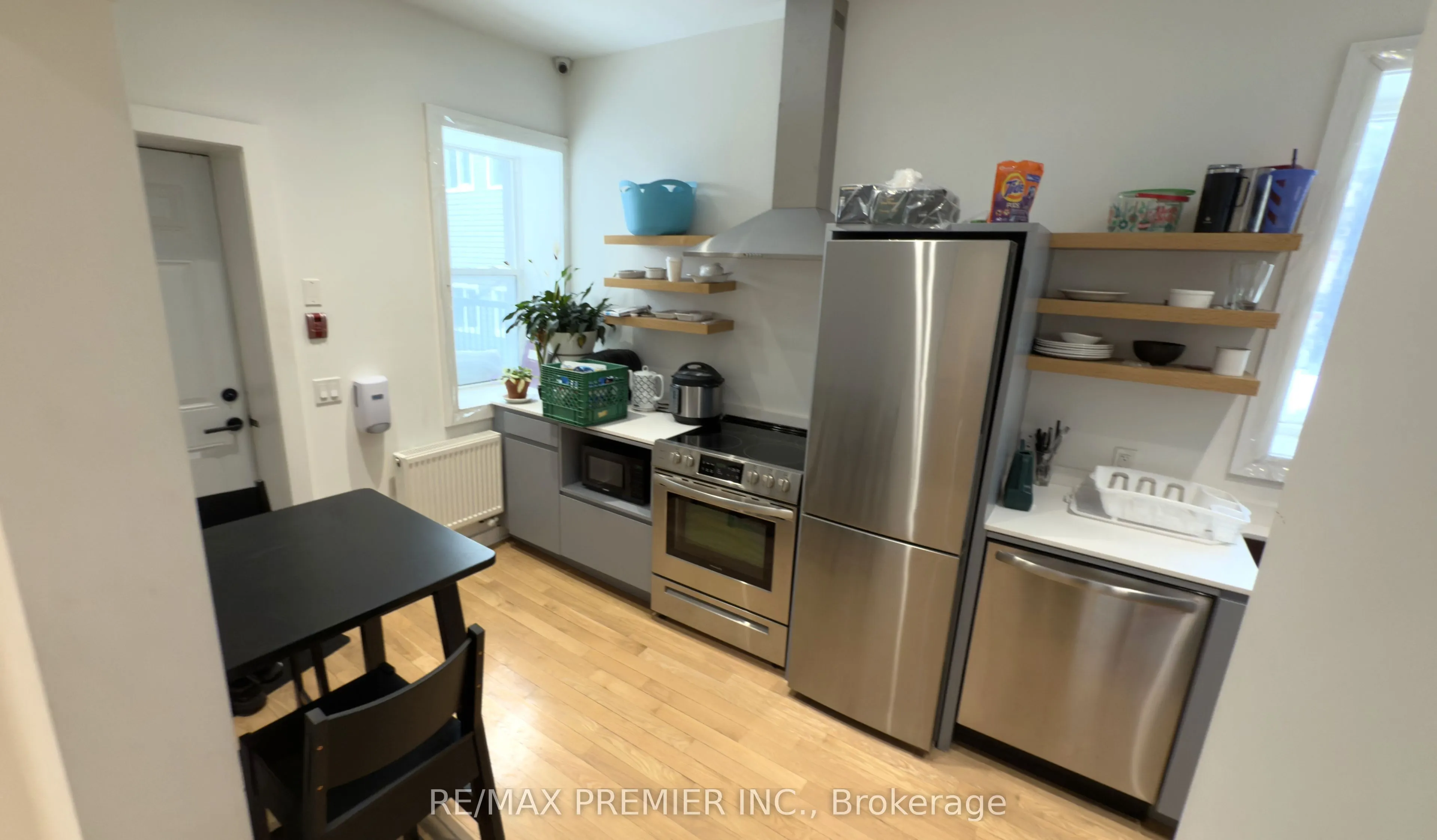 563 Bloor Street W