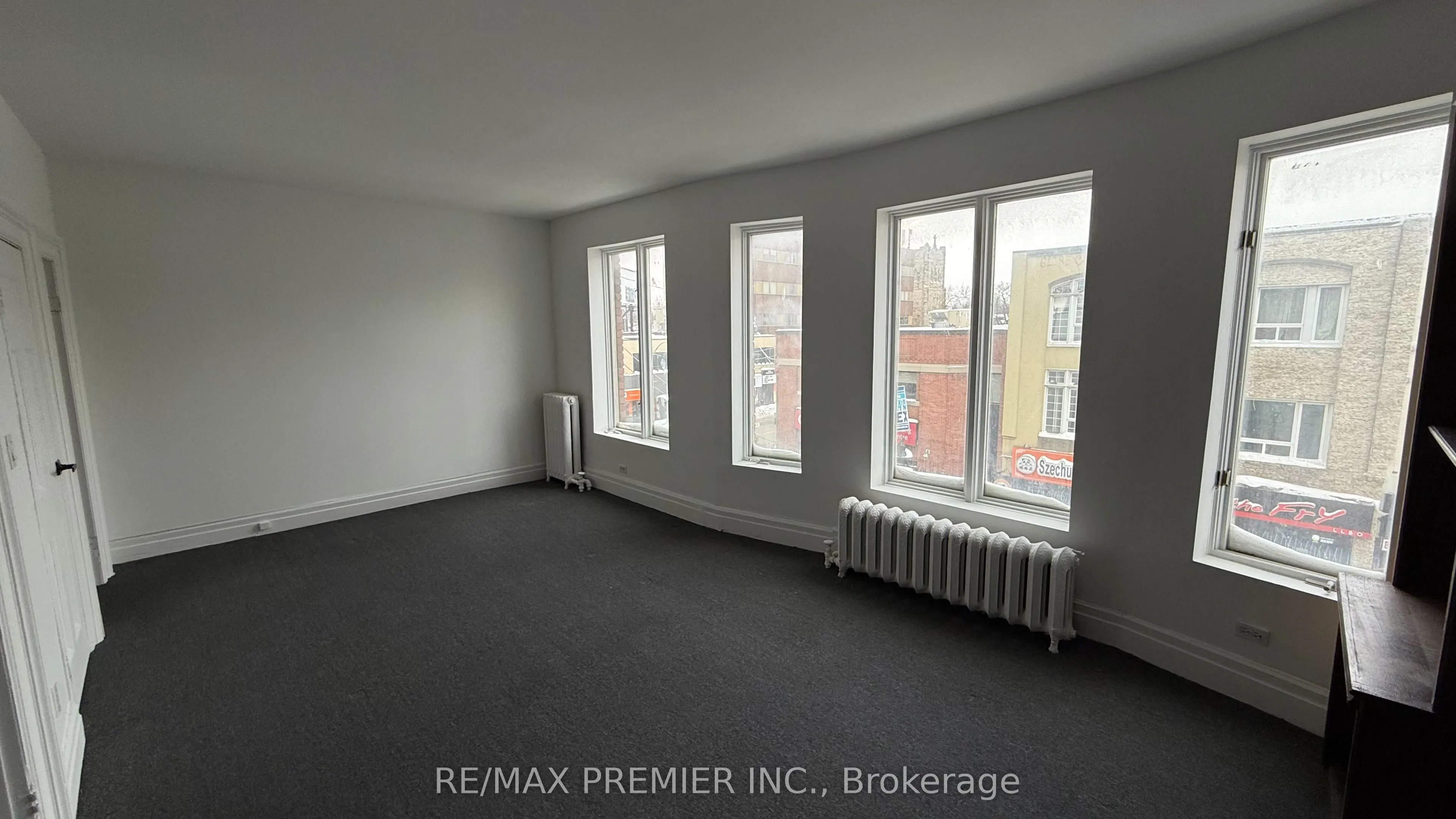 563 Bloor Street W