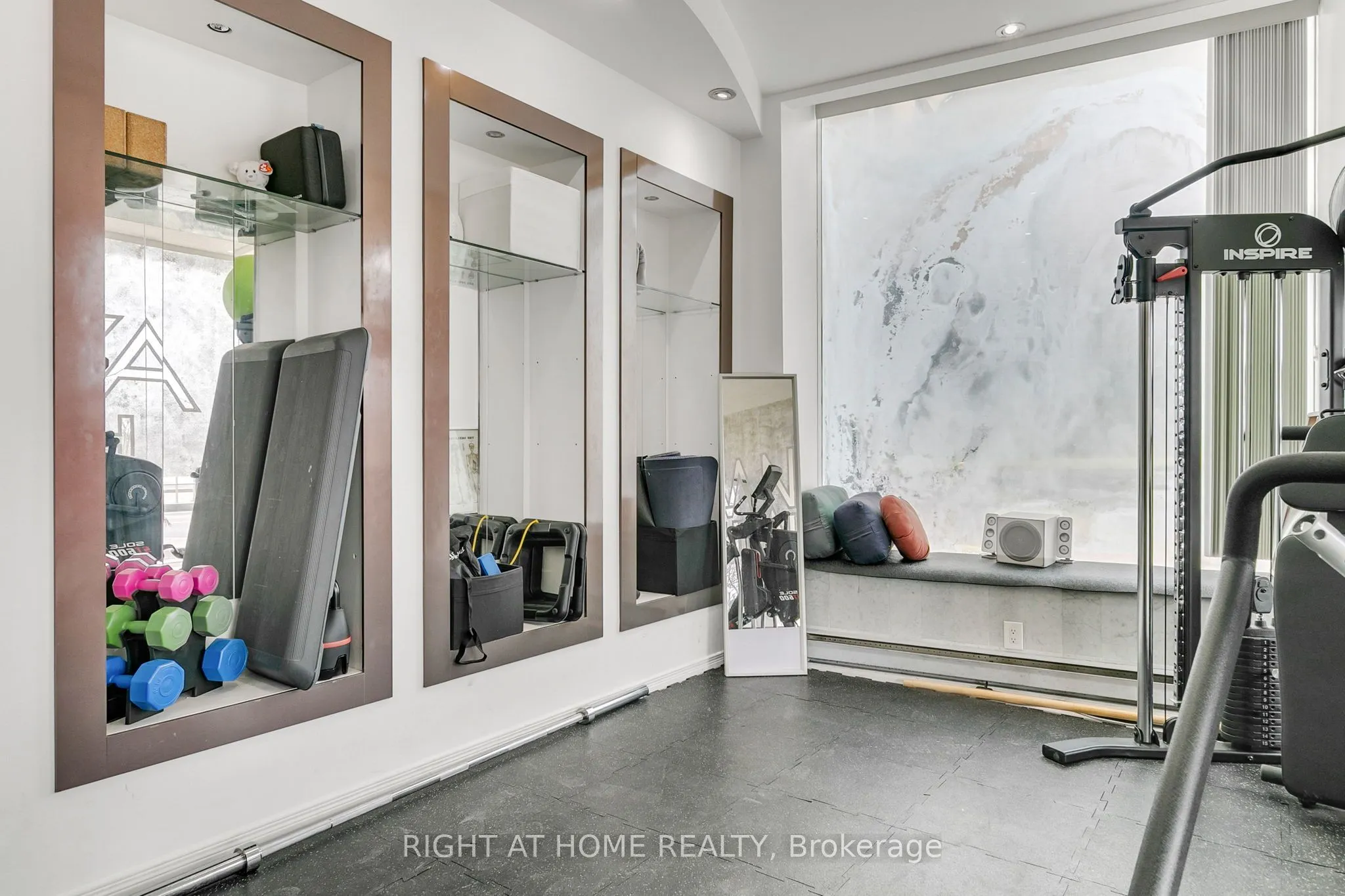 458 Queens Quay W