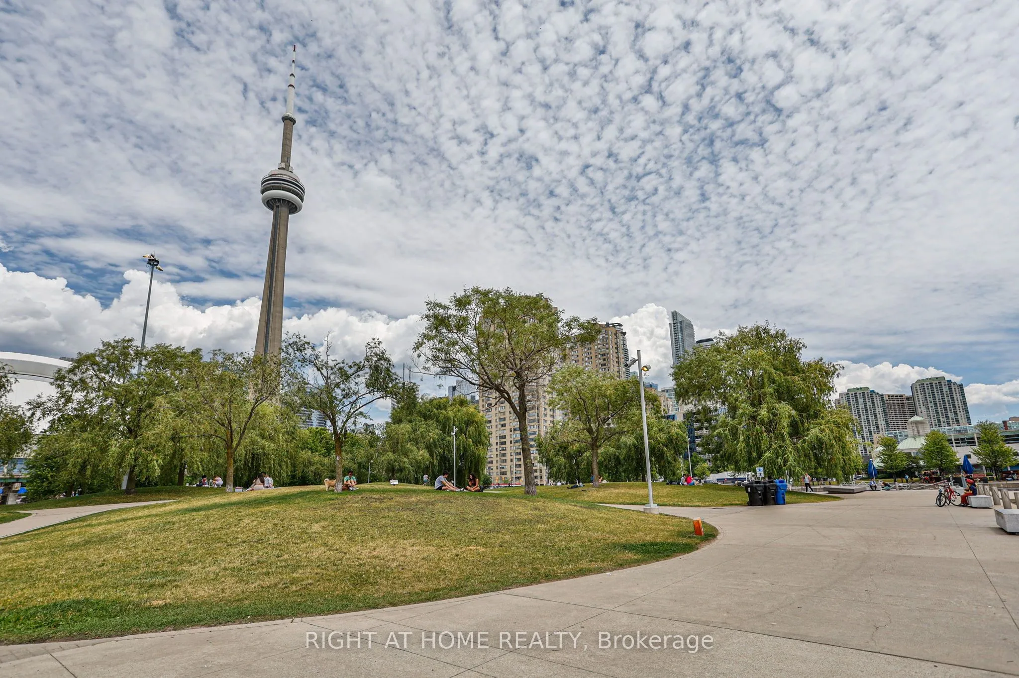 458 Queens Quay W